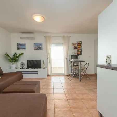 Apartment 2 Bedroom Amazing In Smokvica