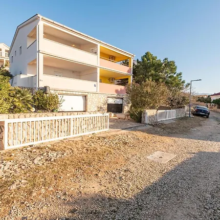2 Bedroom Amazing In Smokvica *