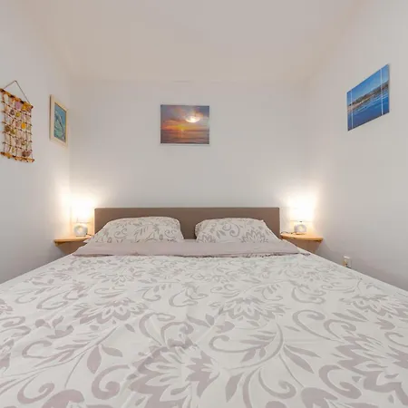 2 Bedroom Amazing In Smokvica Smokvica (Pag)