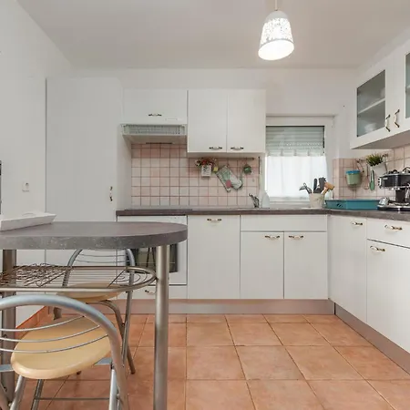 2 Bedroom Amazing In Smokvica * Smokvica (Pag)